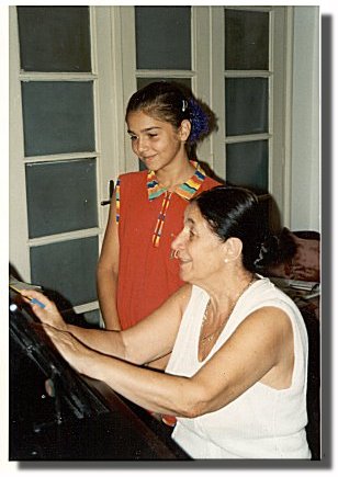 Ljubica Vrsajkov teaching students, July 2000
